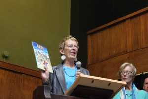 Sarah holds up her winning title.
